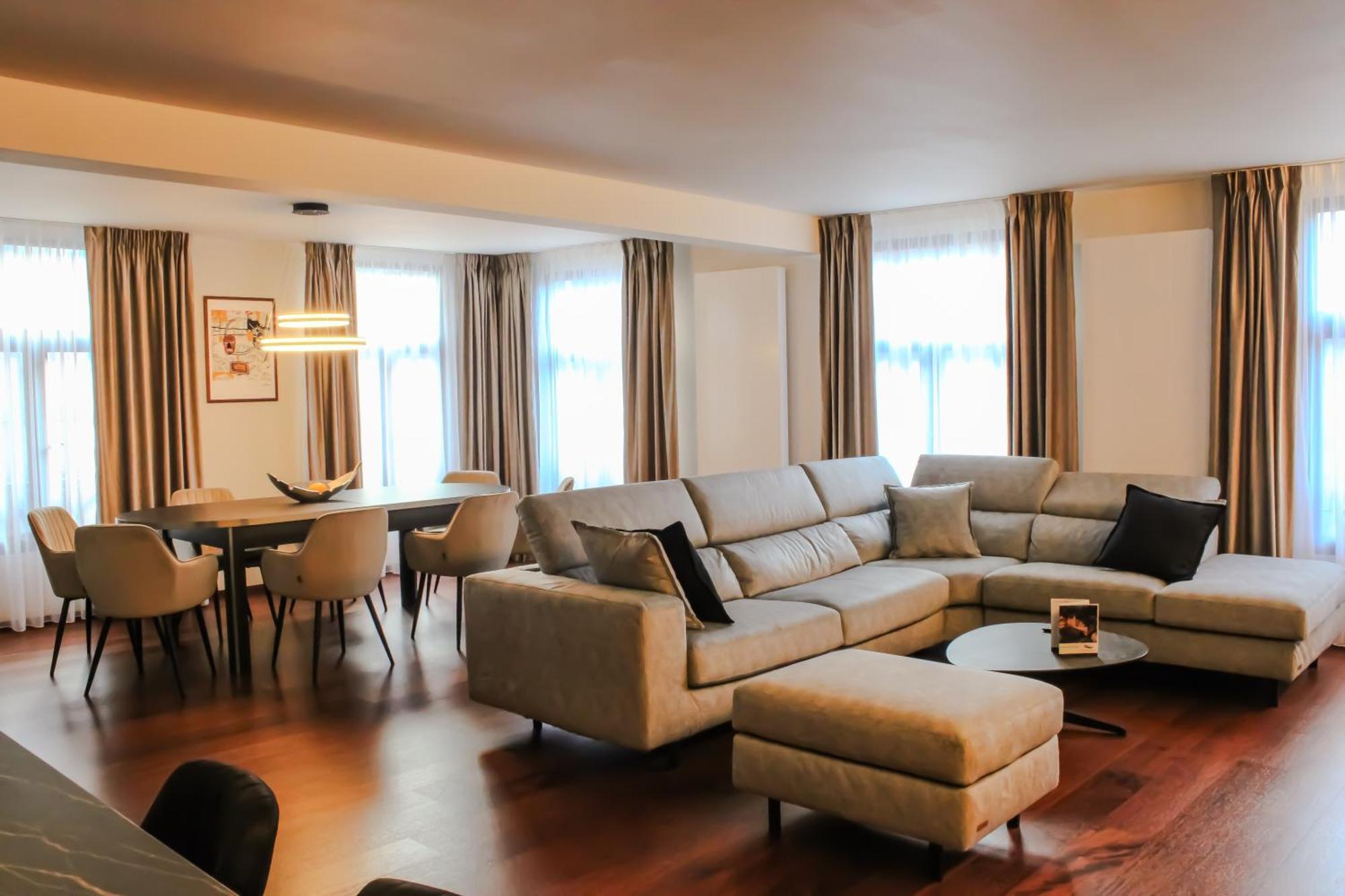Botanique Suites Airbnb, Anversa Esterno foto
