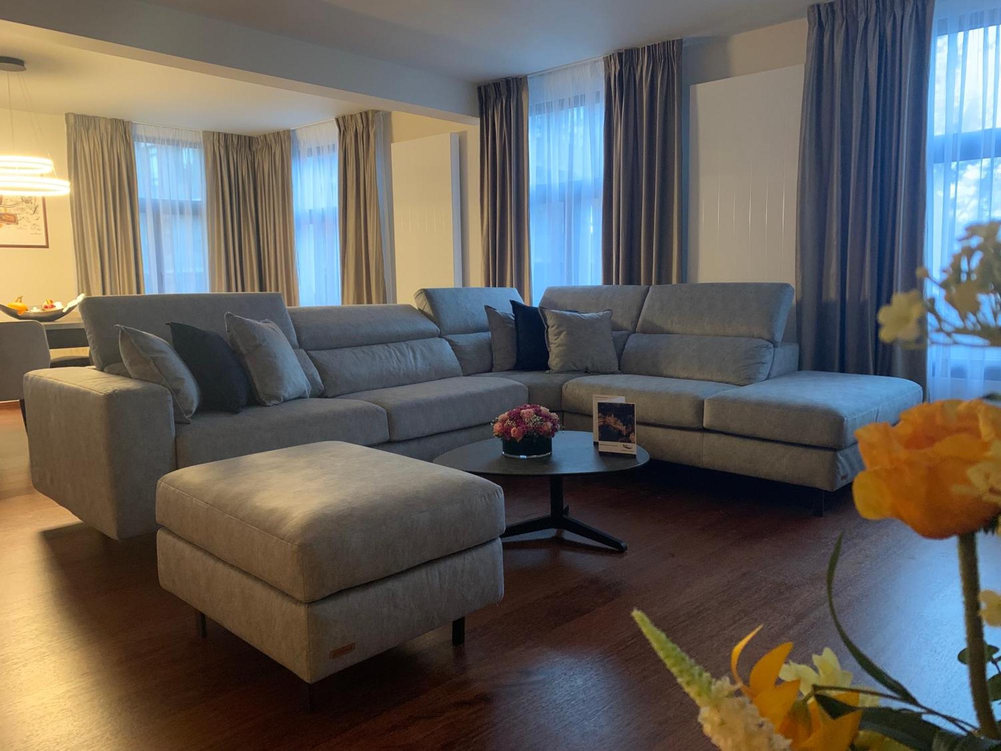 Botanique Suites Airbnb, Anversa Esterno foto