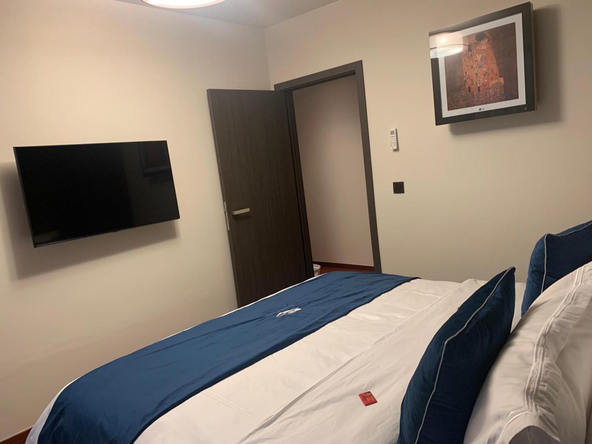 Botanique Suites Airbnb, Anversa Esterno foto