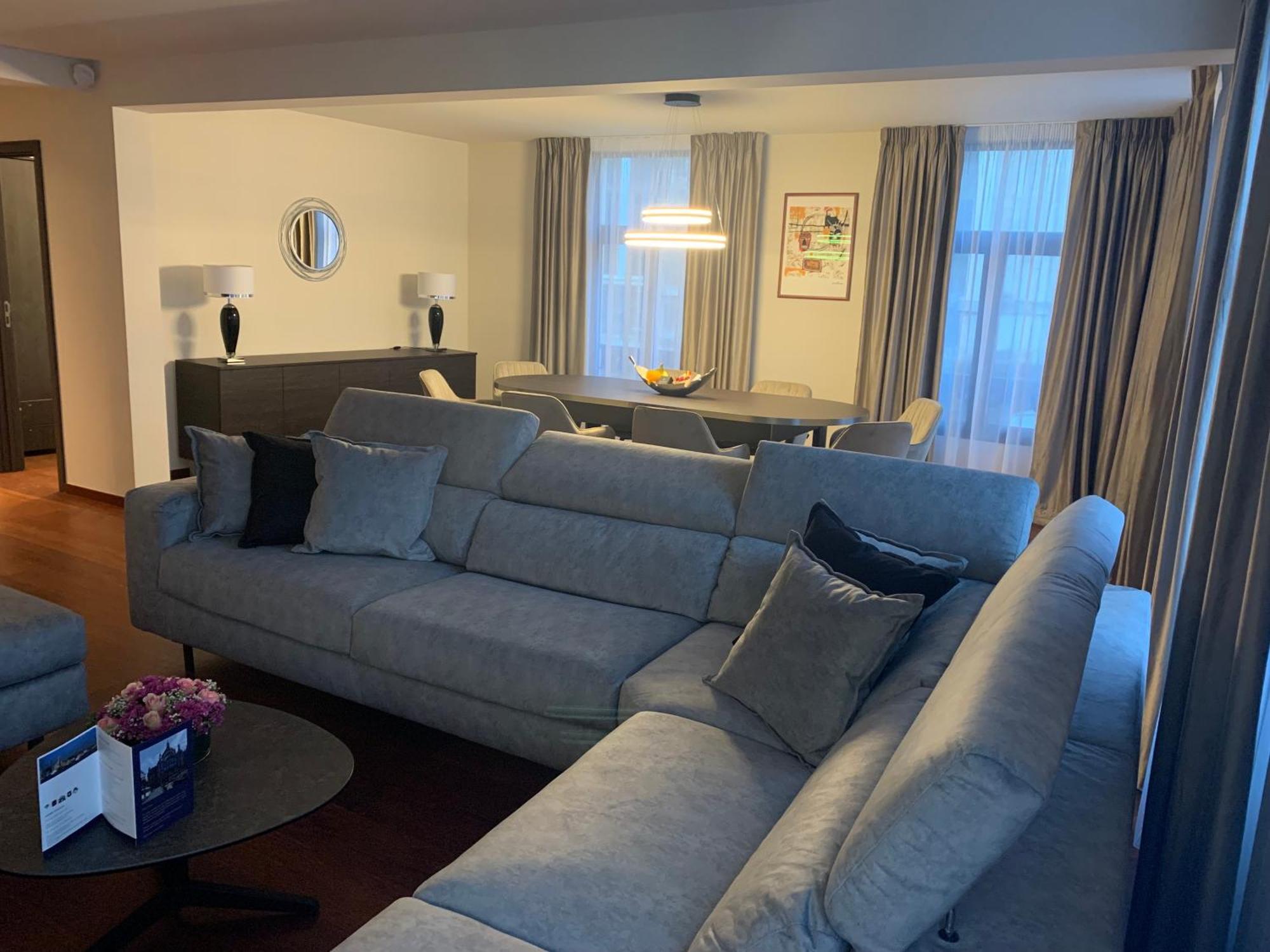Botanique Suites Airbnb, Anversa Esterno foto