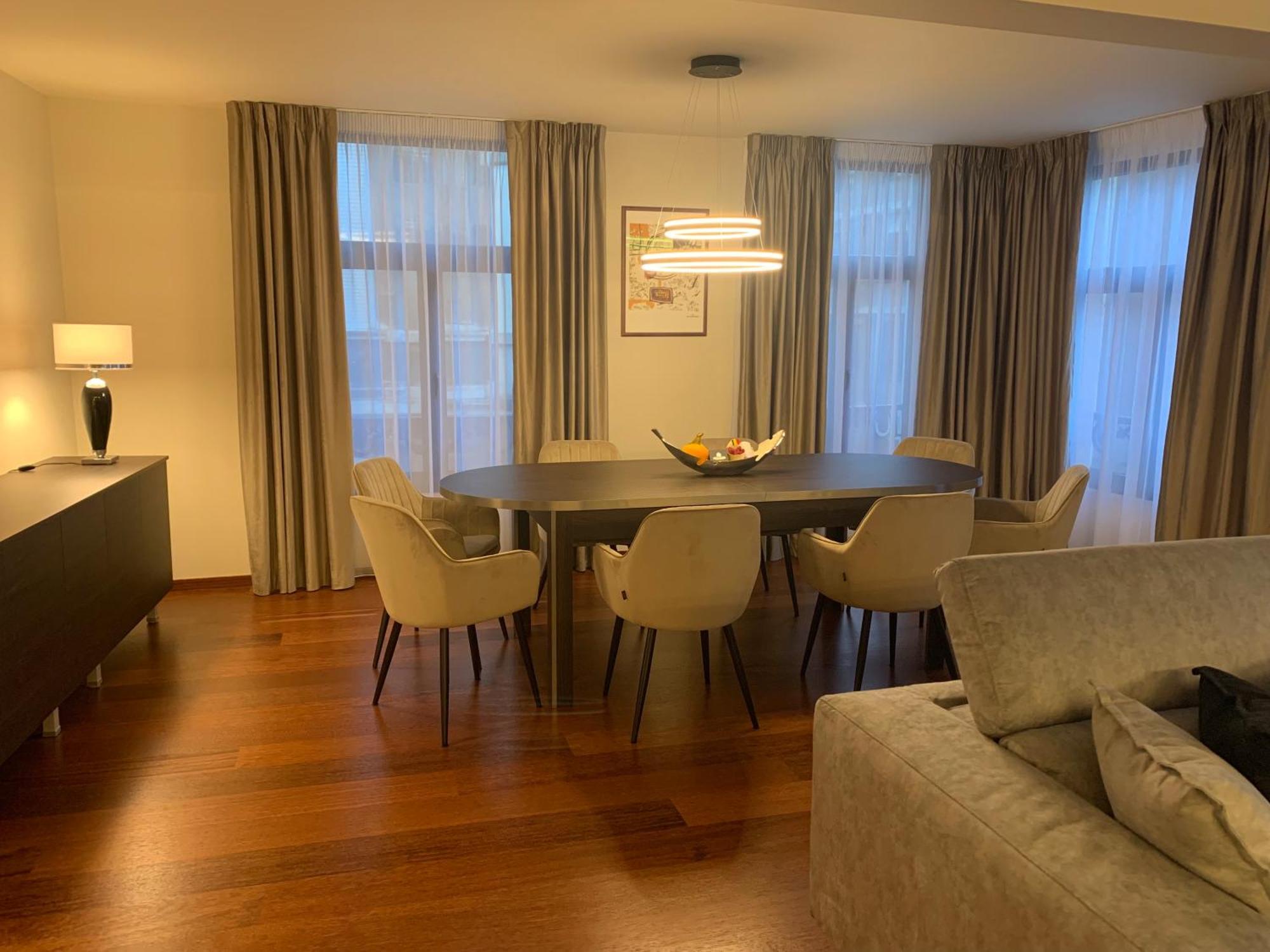 Botanique Suites Airbnb, Anversa Esterno foto