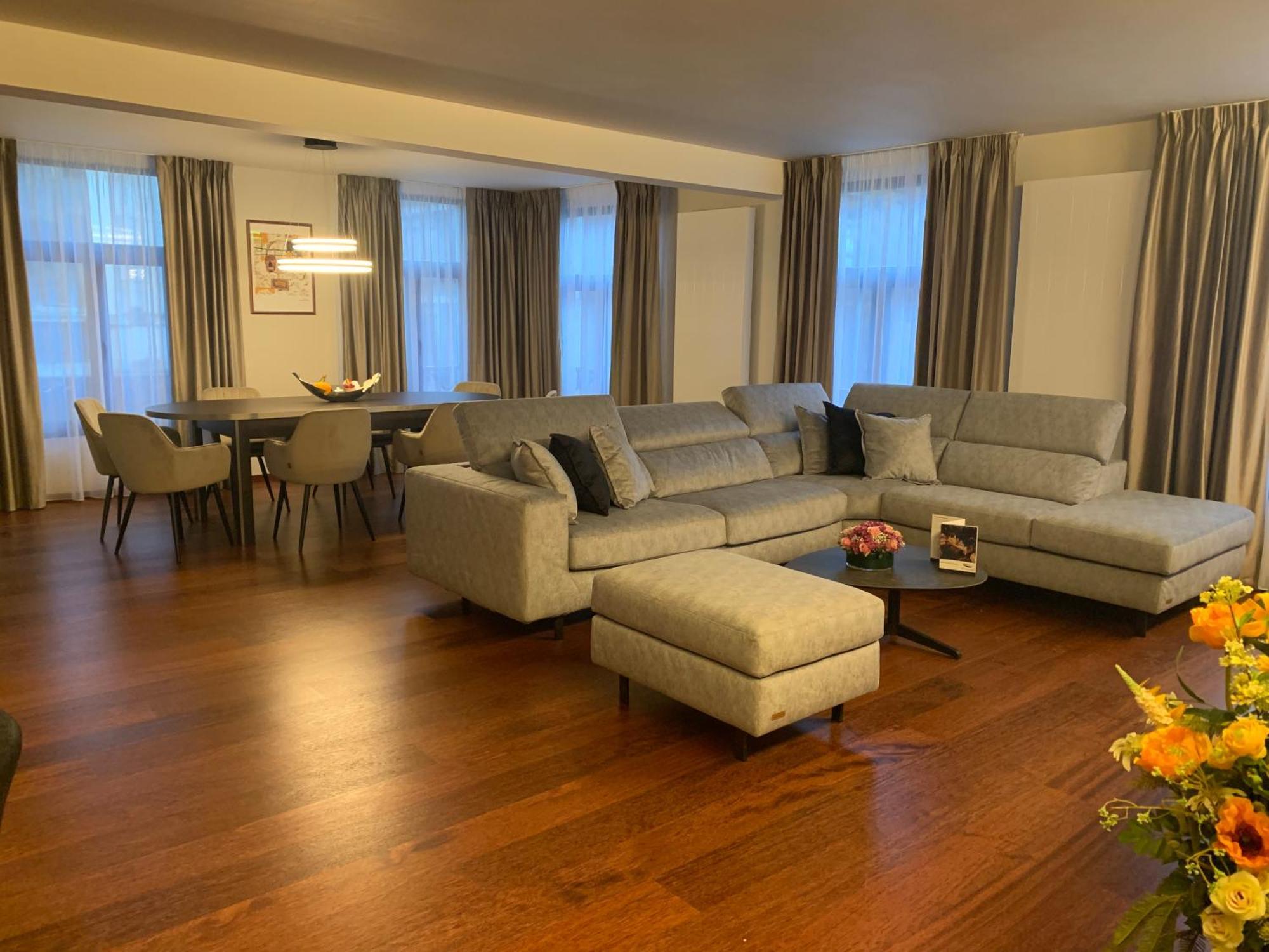 Botanique Suites Airbnb, Anversa Esterno foto