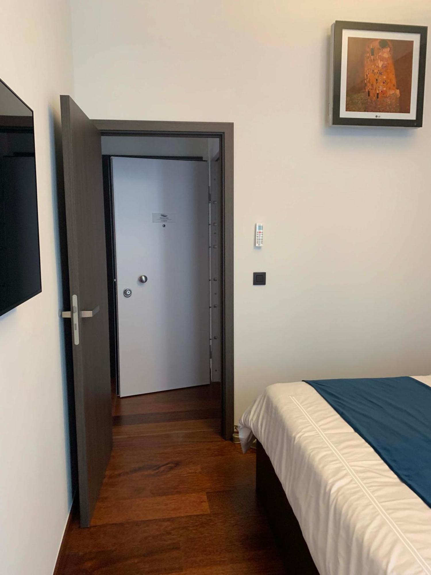 Botanique Suites Airbnb, Anversa Esterno foto