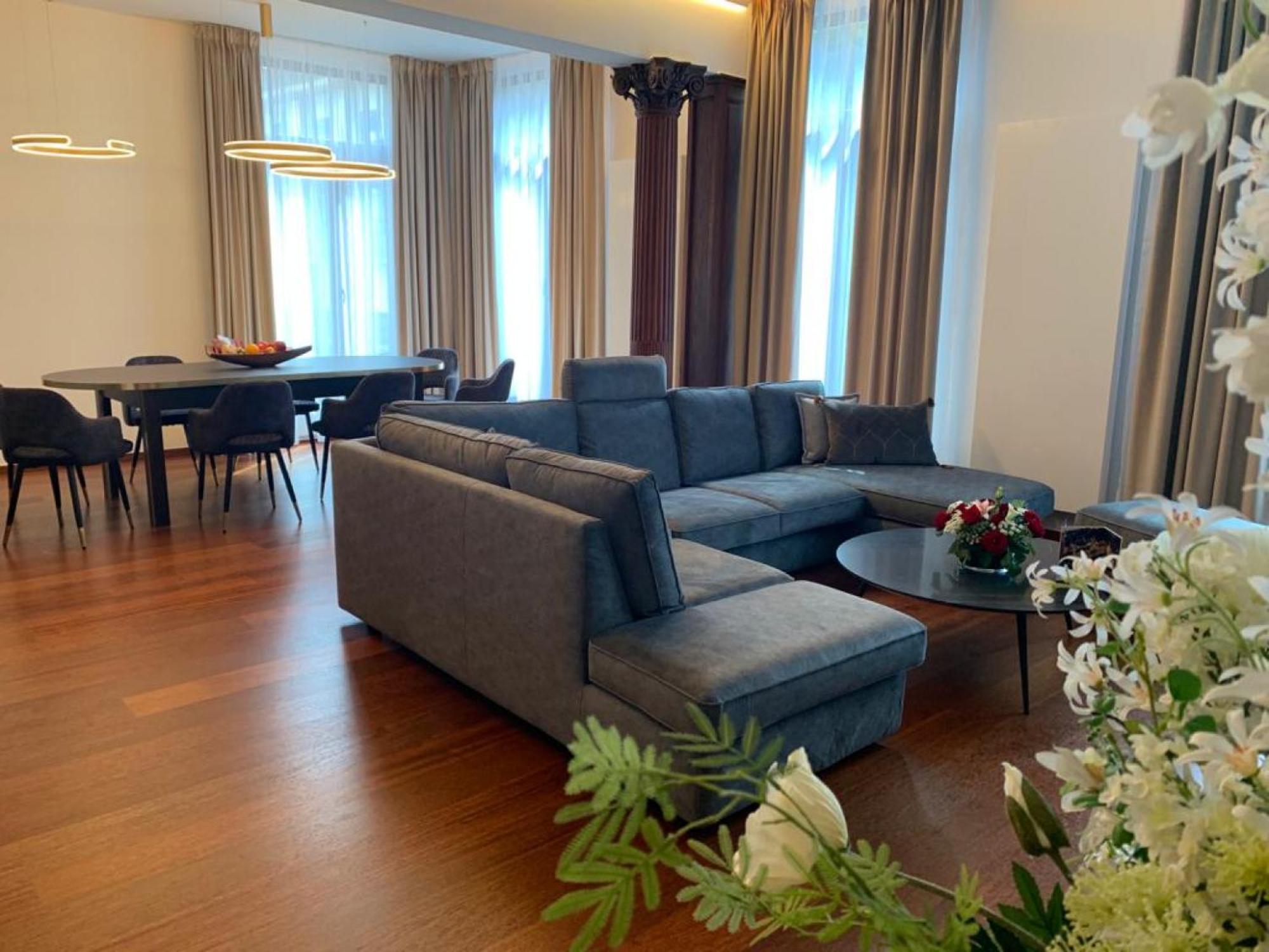 Botanique Suites Airbnb, Anversa Esterno foto
