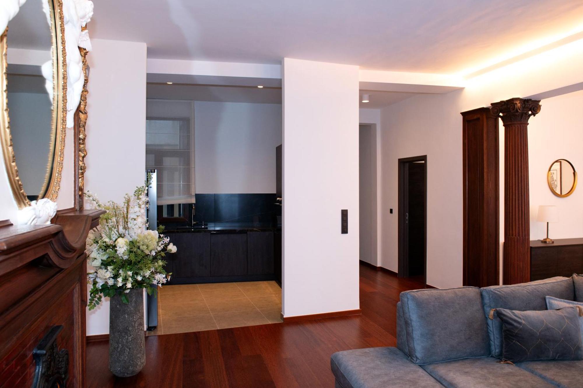 Botanique Suites Airbnb, Anversa Esterno foto