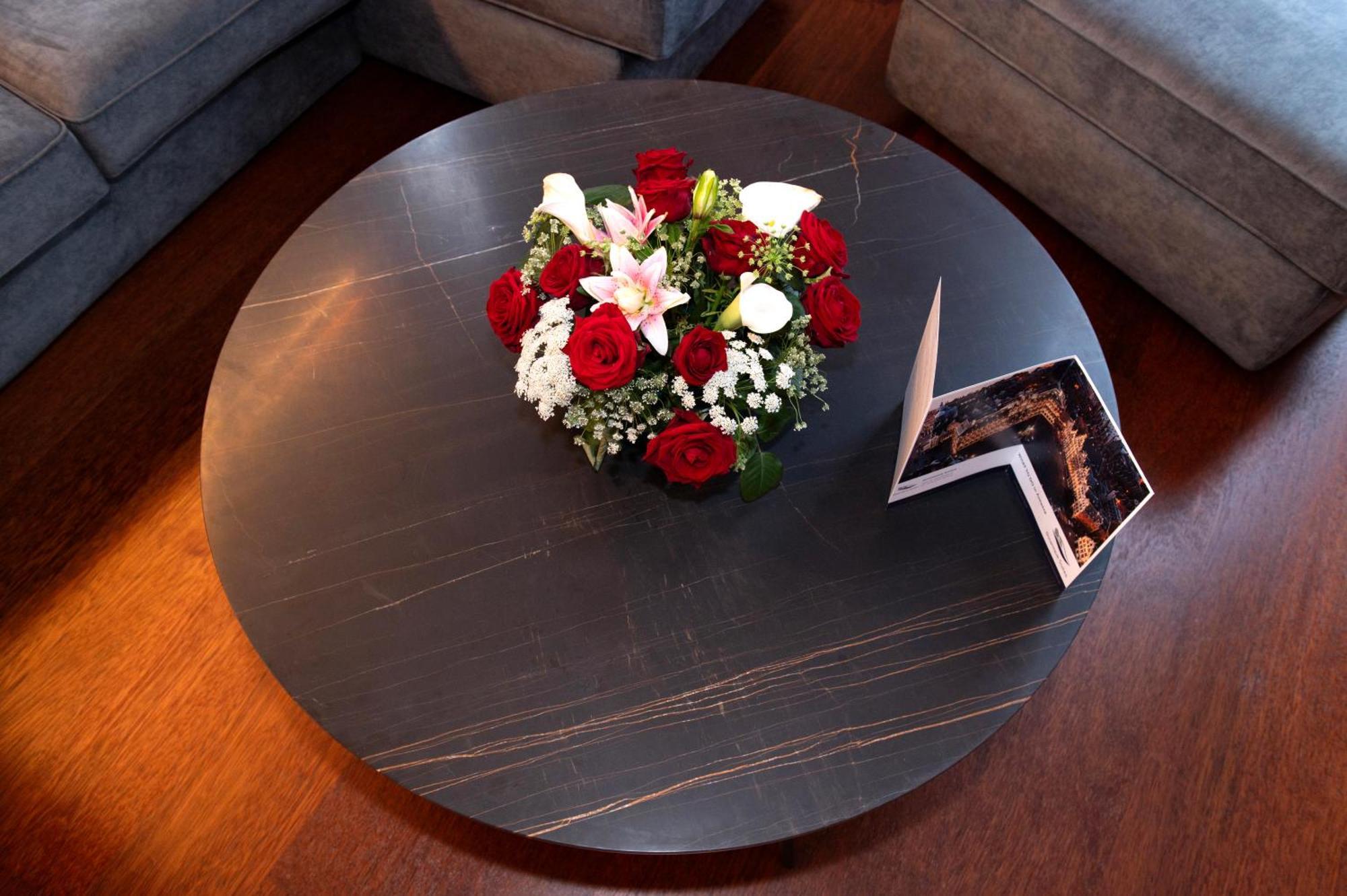 Botanique Suites Airbnb, Anversa Esterno foto