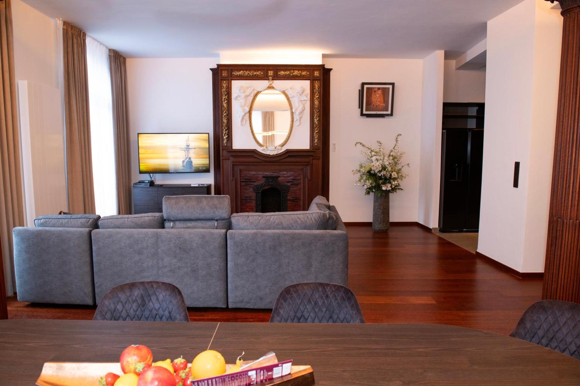 Botanique Suites Airbnb, Anversa Esterno foto