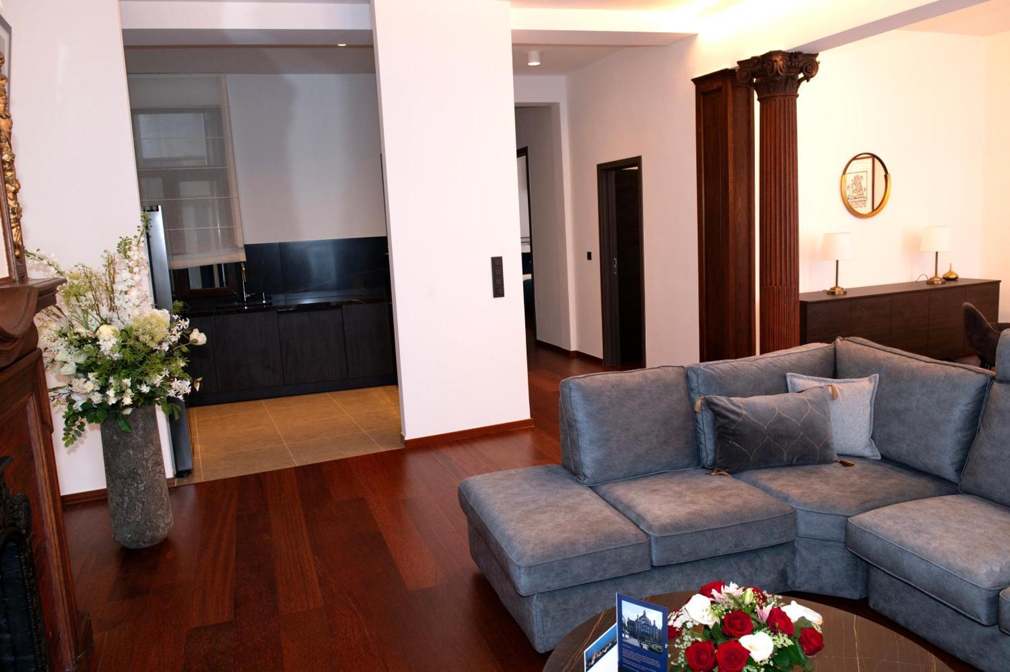 Botanique Suites Airbnb, Anversa Esterno foto