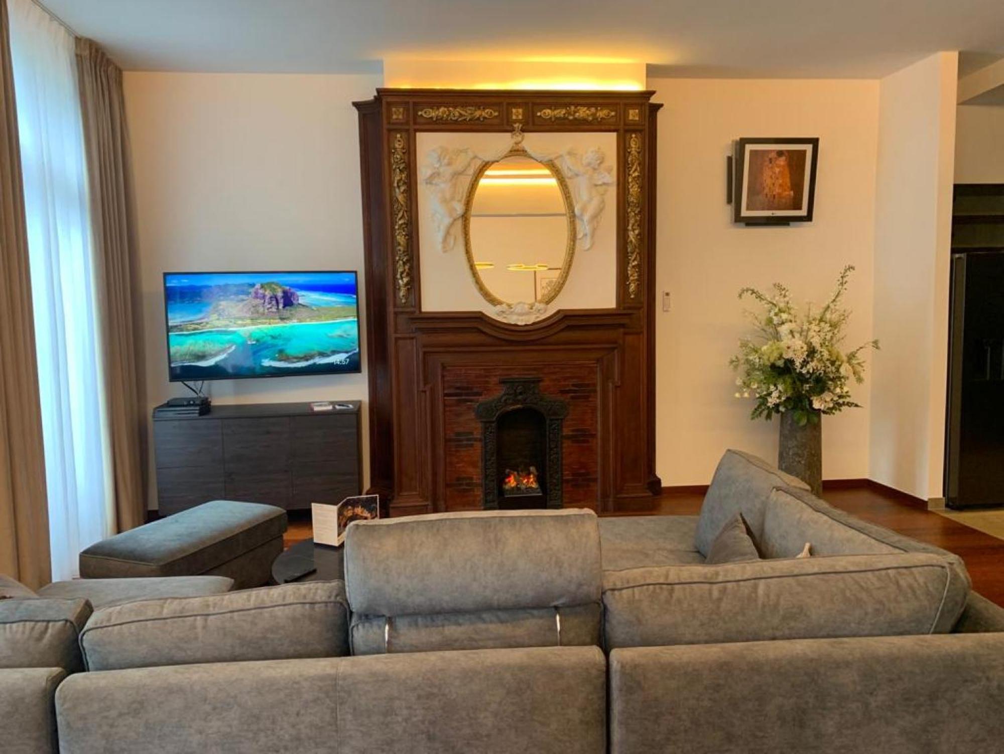 Botanique Suites Airbnb, Anversa Esterno foto