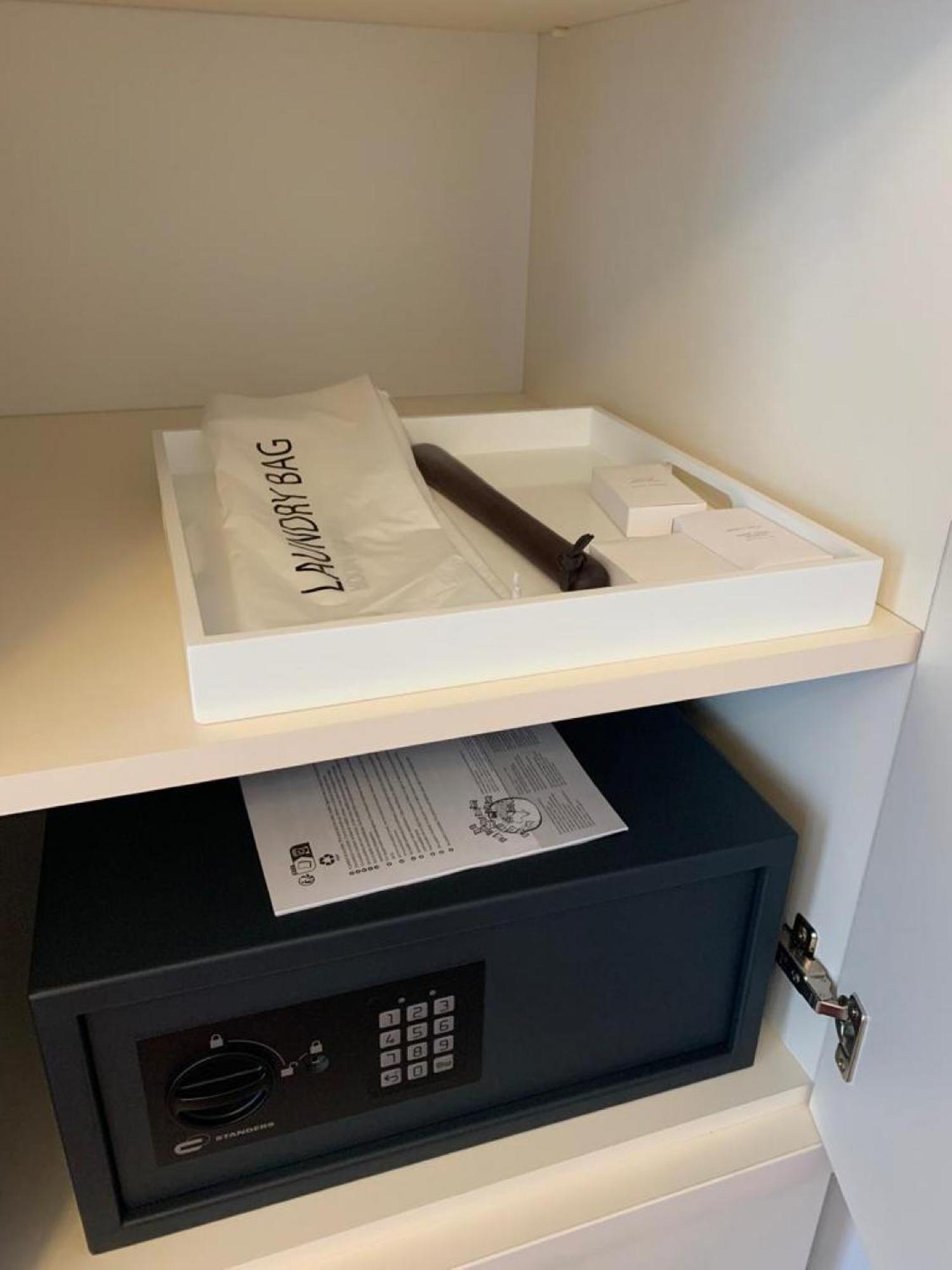 Botanique Suites Airbnb, Anversa Esterno foto