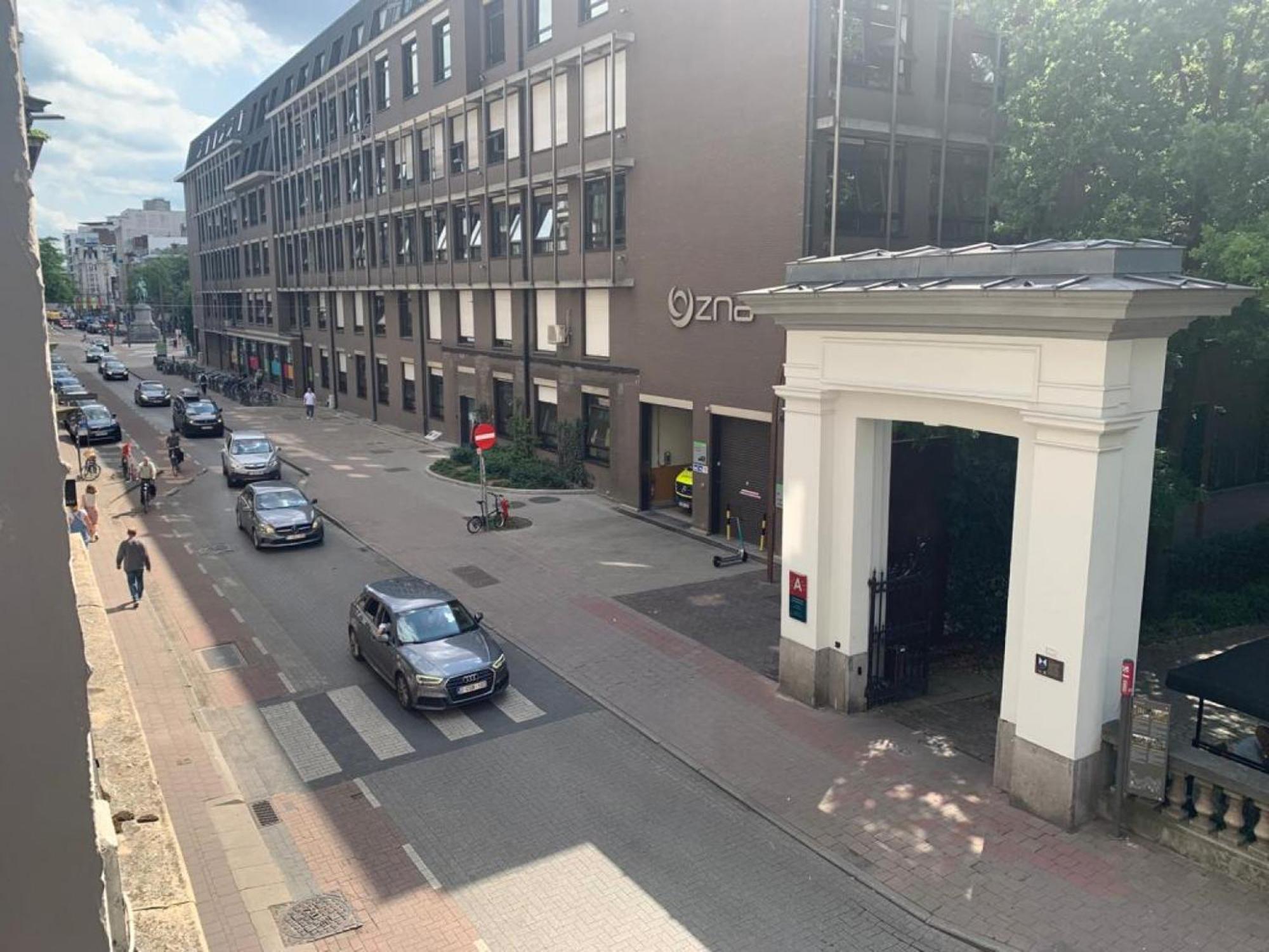 Botanique Suites Airbnb, Anversa Esterno foto