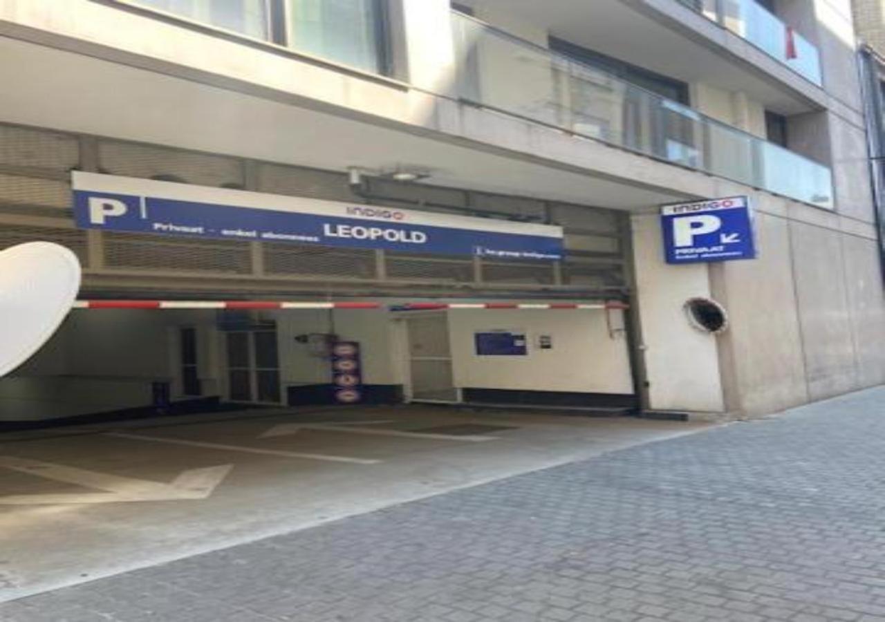 Botanique Suites Airbnb, Anversa Esterno foto